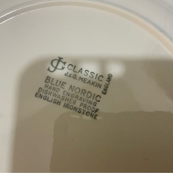 J & G Meakin England 2 Dinner Plates 10 1/4” and 1 small appetizer plate 6” - Picture 4 of 6